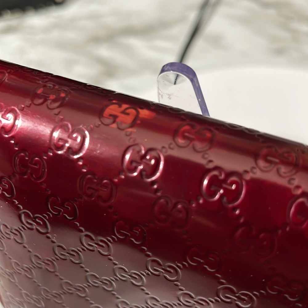 GUCCI PATENT LEATHER DEEP RED ZIP LONG WALLET. - Picture 9 of 17